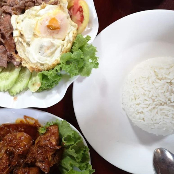 Lok Lak With Steam Rice